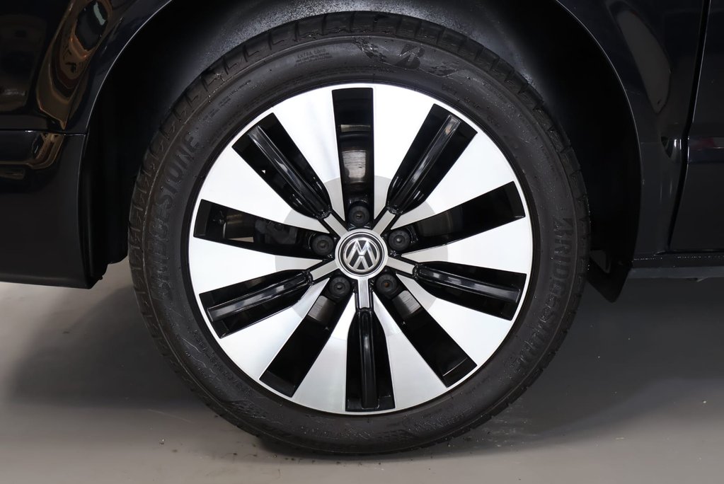 Volkswagen California OCEANI 4MOTION DSG HUGE SPEC VERY RARE  5 YEAR WARRANTY FROM NEW  4 BERTH 17