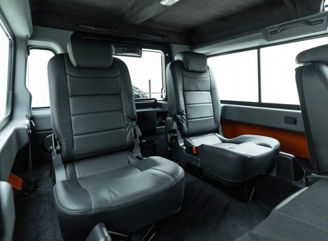 Land Rover Defender 110 Adventure Edition 8