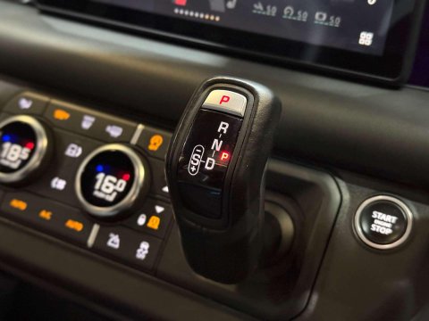 Land Rover Defender 3.0 P400 MHEV X SUV 5dr Petrol Auto 4WD Euro 6 (s/s) (400 ps) 77