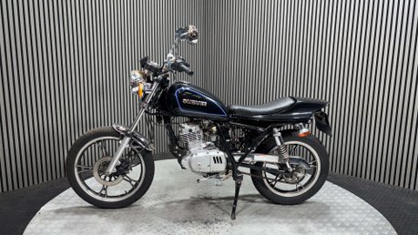 Suzuki GN 2002 31K CUSTOM CAFE RACER PROJECT BUILD 125CC 4