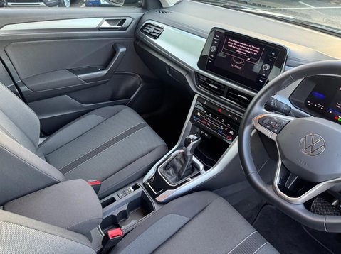 Volkswagen T-Roc LIFE TSI DSG 17