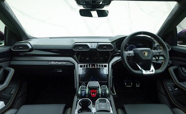 Lamborghini Urus 17