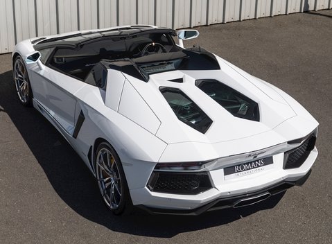 Lamborghini Aventador LP700-4 Roadster 13