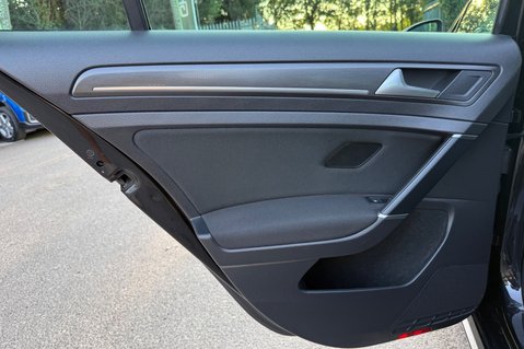 Volkswagen Golf GTI PERFORMANCE TSI DSG - PANORAMIC SUNROOF  28