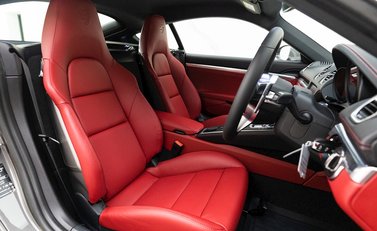 Porsche 718 Cayman 10