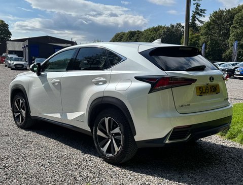 Lexus NX 2.5 NX 300h Takumi CVT 4WD 5dr 9