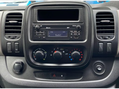 Renault Trafic 1.6 dCi 27 Business SWB Standard Roof Euro 6 5dr 28