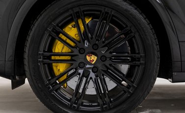 Porsche Cayenne Turbo S 8