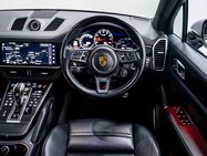 Porsche Cayenne 4.0T V8 GPF Turbo SUV 5dr Petrol TiptronicS 4WD Euro 6 (s/s) (550 ps) 8