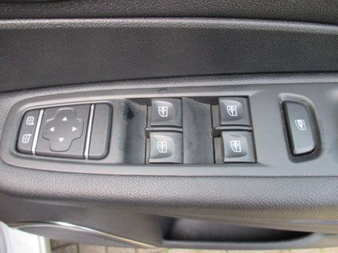 Renault Captur 0.9 TCe ENERGY Dynamique Nav Euro 6 (s/s) 5dr 39
