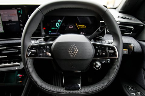 Renault 5 TECHNO E-TECH 15
