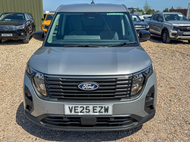 Ford Transit Courier SWB L1H1 Low Roof Limited Air Con Alloys Cruise Sensors EURO 6 3