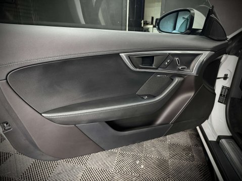 Jaguar F-Type 2.0 F-Type I4 R-Dynamic Auto 3dr 67