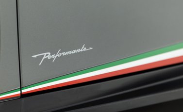 Lamborghini Huracan LP640-4 Performante 21