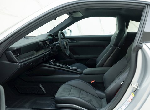 Porsche 911 (992) Carrera GTS 14