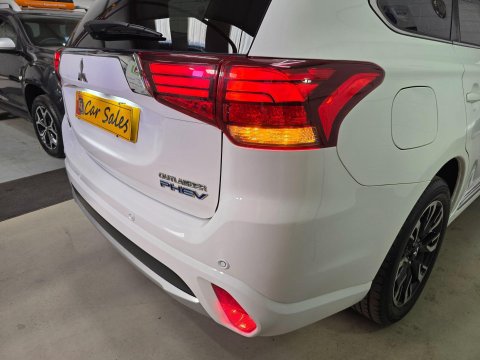 Mitsubishi Outlander 2.0h 12kWh 5hs CVT 4WD Euro 6 (s/s) 5dr 56