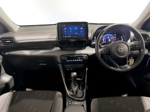 Toyota Yaris 1.5 VVT-h Design Hatchback 5dr Petrol Hybrid E-CVT Euro 6 (s/s) (116 ps) 18