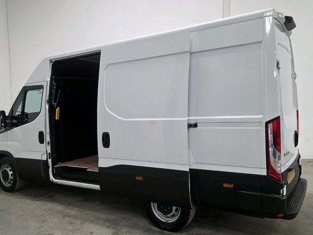 Iveco Daily Daily 35S14A8V H2 2.3 Van 3520L WB Hi-Matic 11