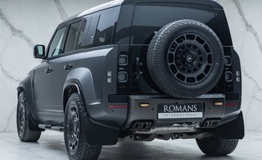 Land Rover Defender OCTA EDITION ONE 12