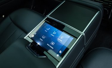 Land Rover Range Rover P530 SV 23