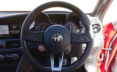 Alfa Romeo Giulia Quadrifoglio 24