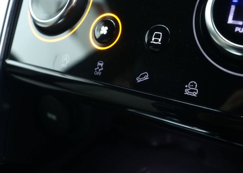 Land Rover Discovery Sport 2.0 Discovery Sport R-Dynamic HSE Auto 4WD 5dr 32