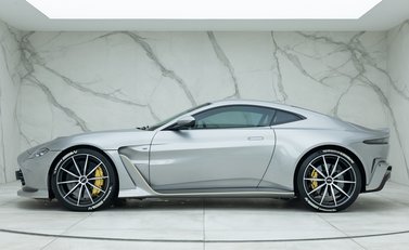 Aston Martin V12 Vantage 2