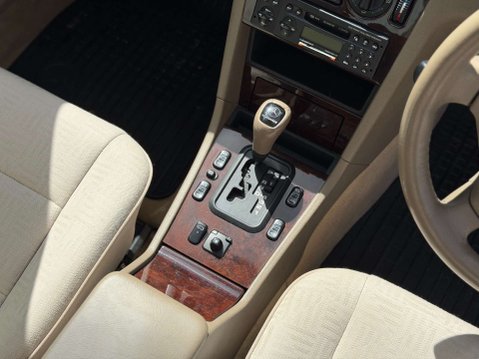 Mercedes-Benz C Class 2.0 C200 Elegance Auto 4dr 25