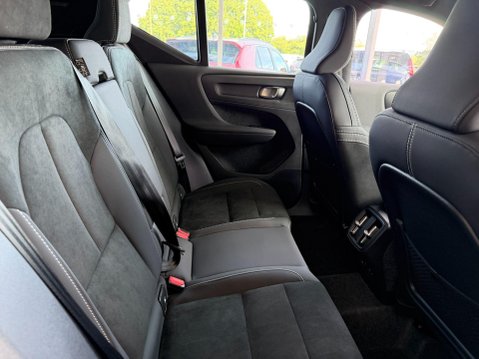 Volvo XC40 2.0 B4 MHEV Plus Dark DCT Auto Euro 6 (s/s) 5dr 20
