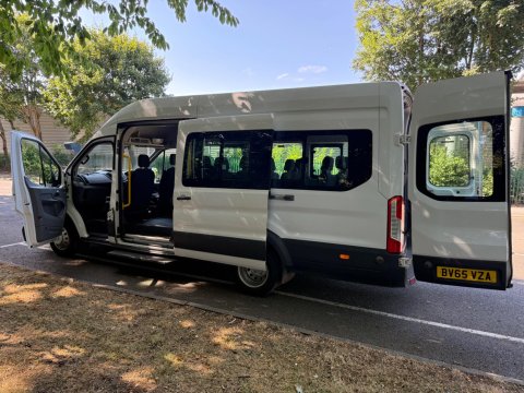 Ford Transit 2.2 TDCi 460 HDT L4 H3 4dr (18 seats) 5