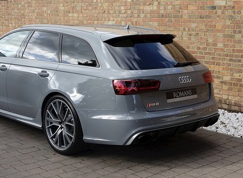 Audi RS6 Avant Performance 9
