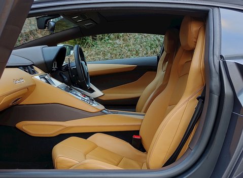 Lamborghini Aventador LP 700-4 4