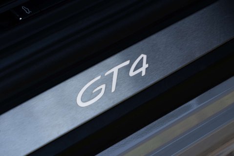 Porsche 718 Cayman GT4 PDK 21