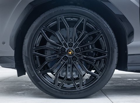 Lamborghini Urus SE 13