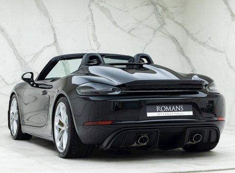Porsche 718 Boxster Spyder 4