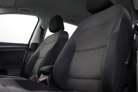 Volkswagen Golf SE NAVIGATION TDI 35