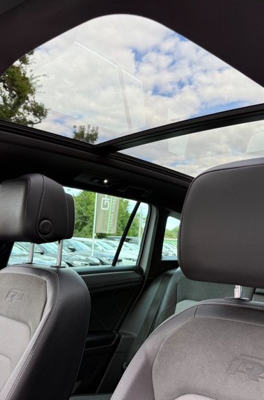 Volkswagen Tiguan R LINE TDI BMT 4MOTION DSG - PAN ROOF - APPLE CAR PLAY -ADAPTIVE CRUISE 