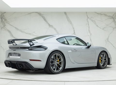 Porsche 718 Cayman GT4 7