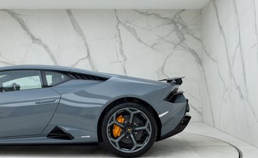 Lamborghini Huracan LP640-2 Tecnica 30