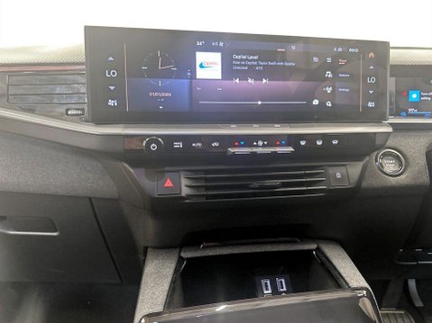 Vauxhall Grandland 73kWh Ultimate SUV 5dr Electric Auto (213 ps) Full Leather Trim - Heated Se 18