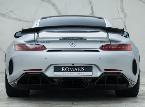 Mercedes-Benz AMG GT R 8