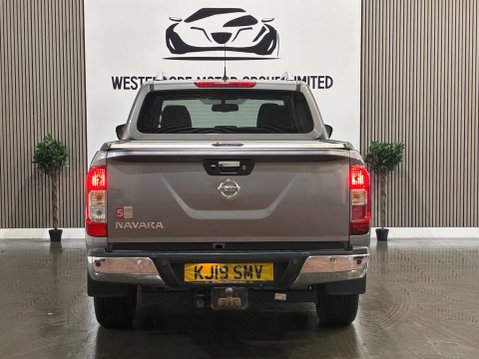 Nissan Navara 2.3 dCi Tekna 4WD Euro 6 (s/s) 4dr 23