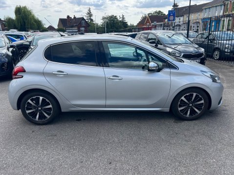 Peugeot 208 1.2 PureTech Allure Premium Euro 6 5dr 7