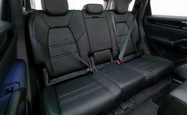 Porsche Cayenne V6 12
