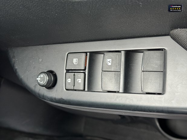 Toyota Hilux Active | 2.4 LT | AC | Sensors | Double Cab | 26