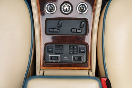 Rolls-Royce Corniche IV 24