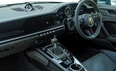 Porsche 911 GT3 (992) 13