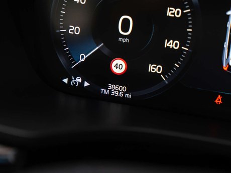 Volvo XC60 2.0 XC60 Momentum B4 MHEV AWD Auto 4WD 5dr 17
