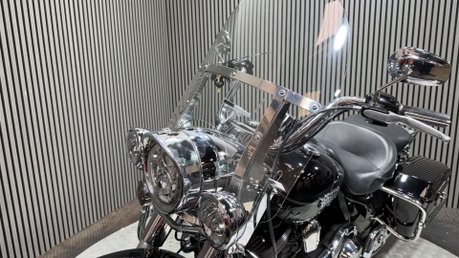 Harley-Davidson Touring 1690 FLHRC ROADKING CLASSIC 2012, MANY EXTRAS, LONG MOT 37