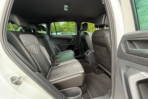 Volkswagen Tiguan R-LINE TSI DSG - ONE OWNER - APPLE CAR PLAY -ADAPTIVE CRUISE 30